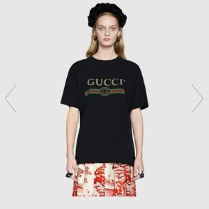 Authentic Gucci Women’s oversized black T shirt in size XS